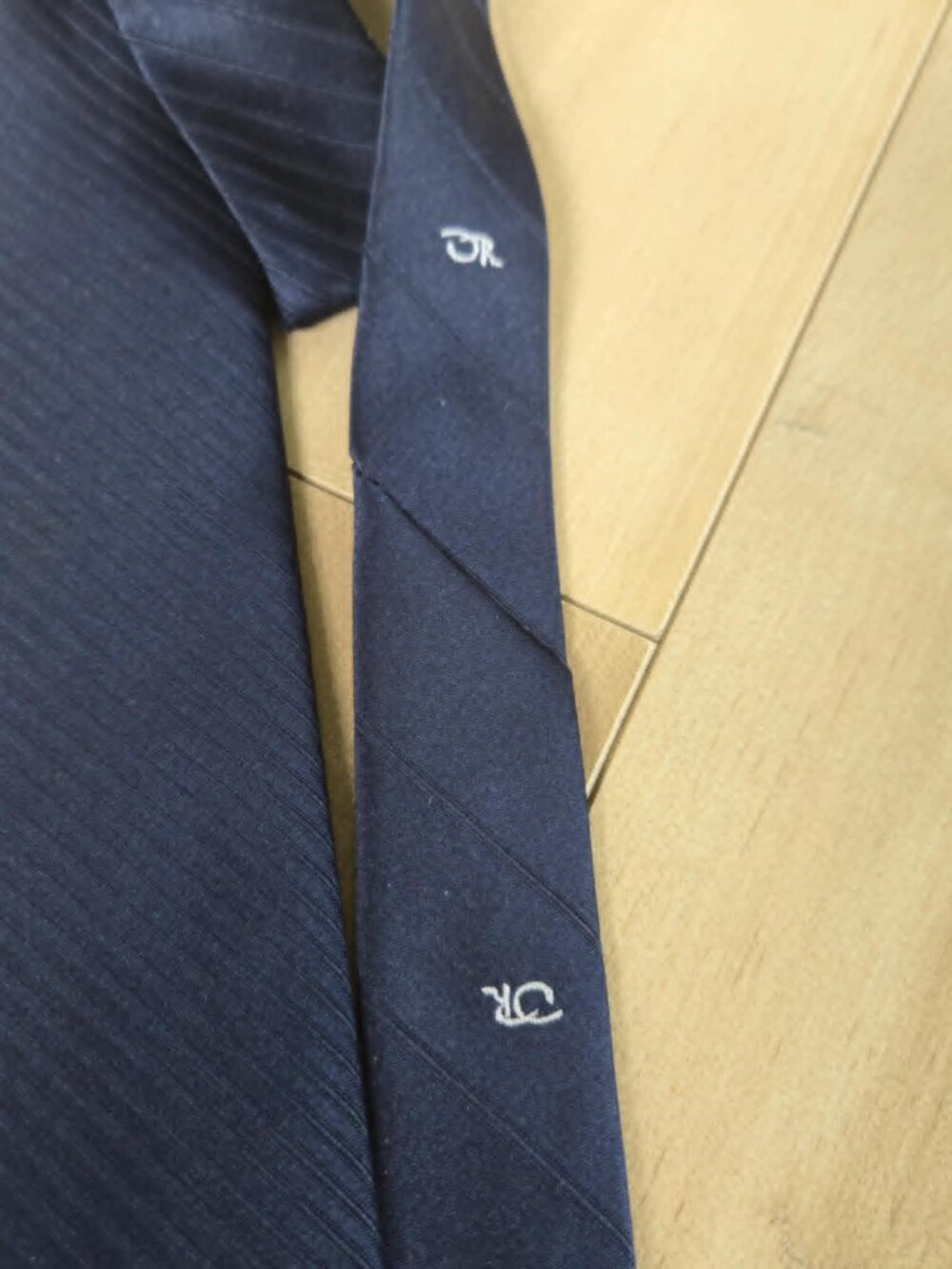 Vintage Oscar de la Renta Navy Striped Tie • Monogrammed Designer Necktie • 90s - Picture 5 of 11